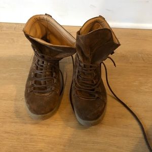 Brown lace up high too boot